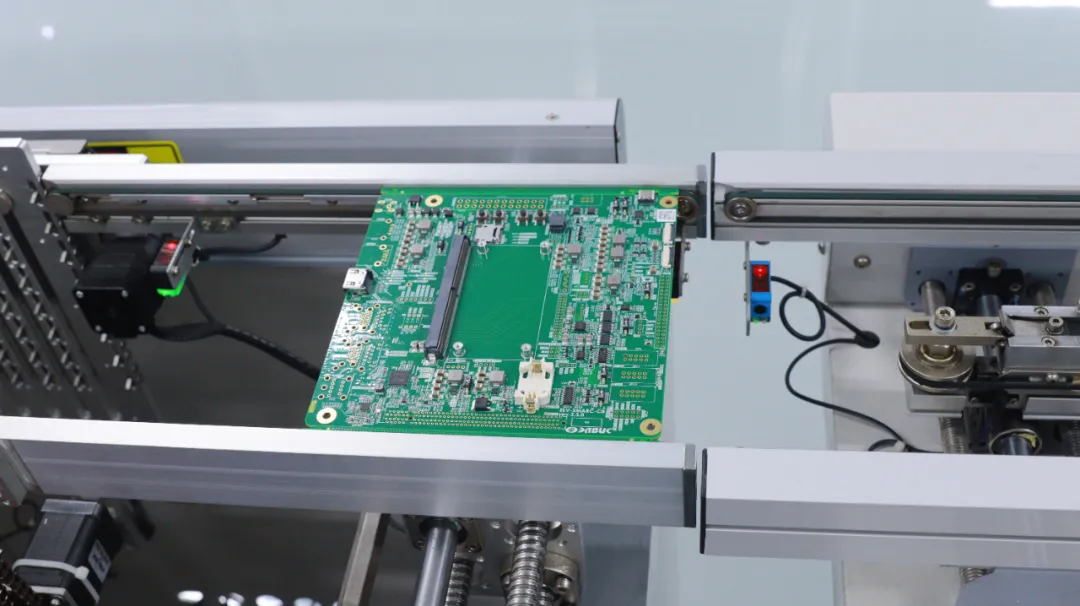 SMT加工中如何有效控制電子元件損耗？鑫景福為您揭秘！